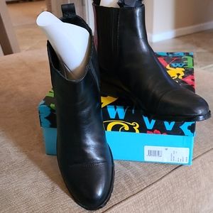 Wonder Black Chelsea Bootie - 7.5